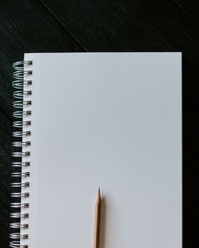 Blankt papir med blyant