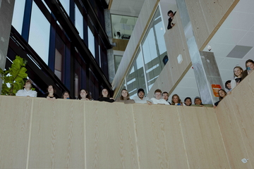 Studerende på trappen